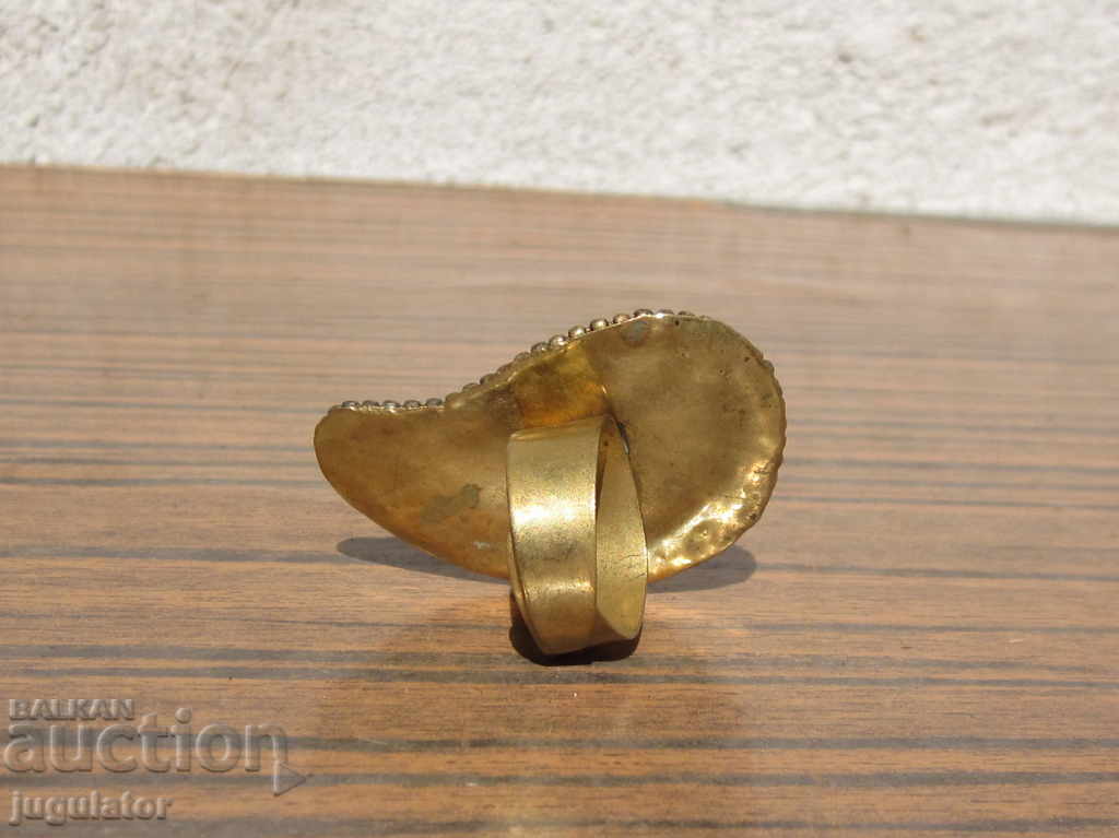 Delivery of old folk bronze ring half of pafti Delivery of old folk bronze ring half of pafti