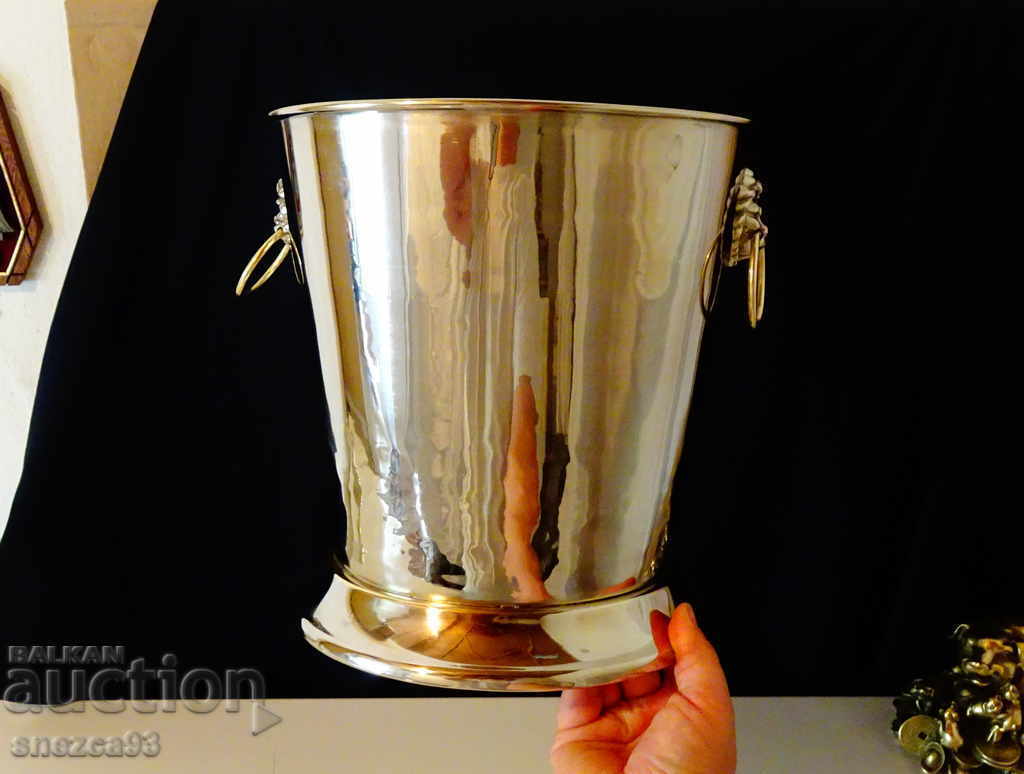 Silver-plated bronze champagne cooler, lion heads, 10 L with price 249.00 BGN | € 127.31 Silver-plated bronze champagne cooler, lion heads, 10 L with price 249.00 BGN | € 127.31