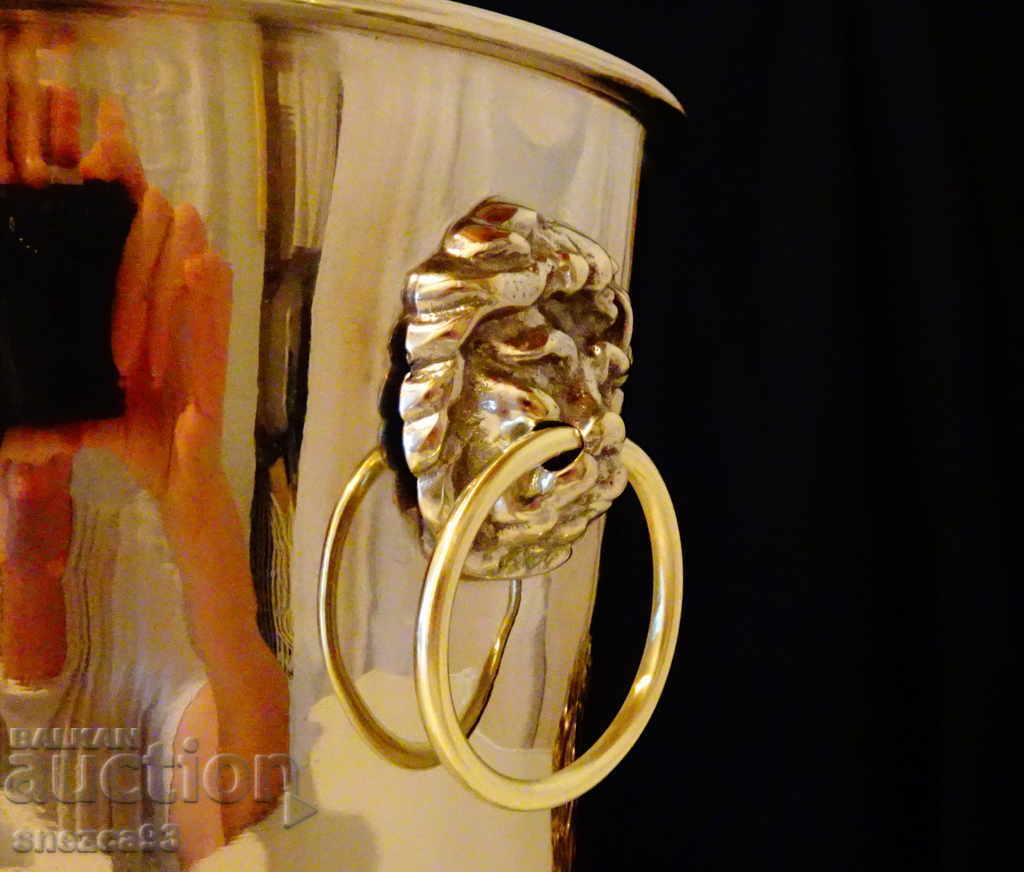 Delivery of Silver-plated bronze champagne cooler, lion heads, 10 L Delivery of Silver-plated bronze champagne cooler, lion heads, 10 L