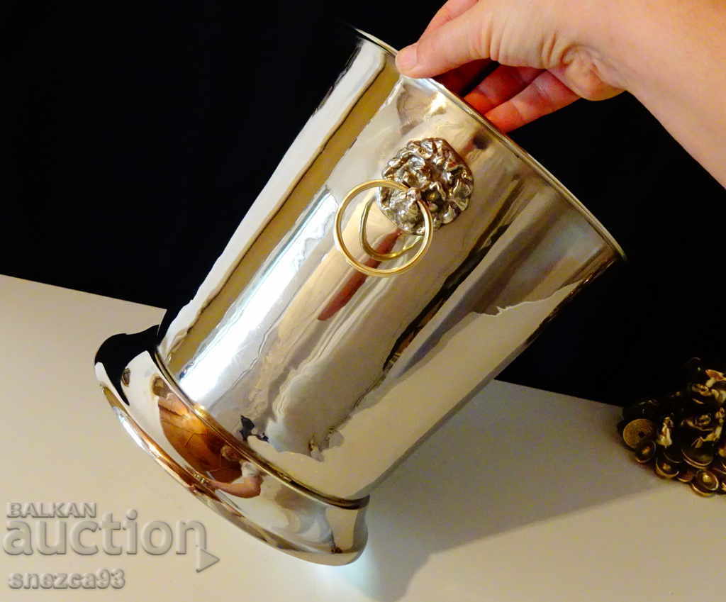 Silver-plated bronze champagne cooler, lion heads, 10 L Silver-plated bronze champagne cooler, lion heads, 10 L