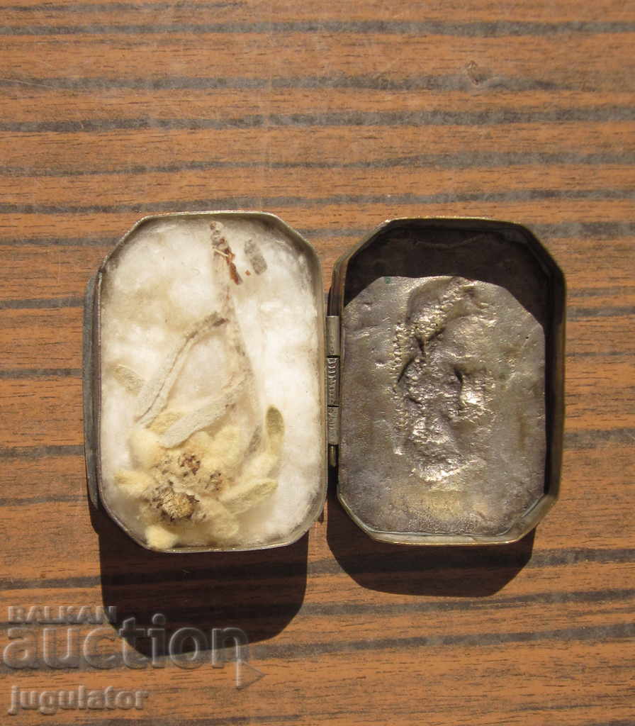 Auction Ancient Bulgarian Revival box for entel with edelweiss Auction Ancient Bulgarian Revival box for entel with edelweiss