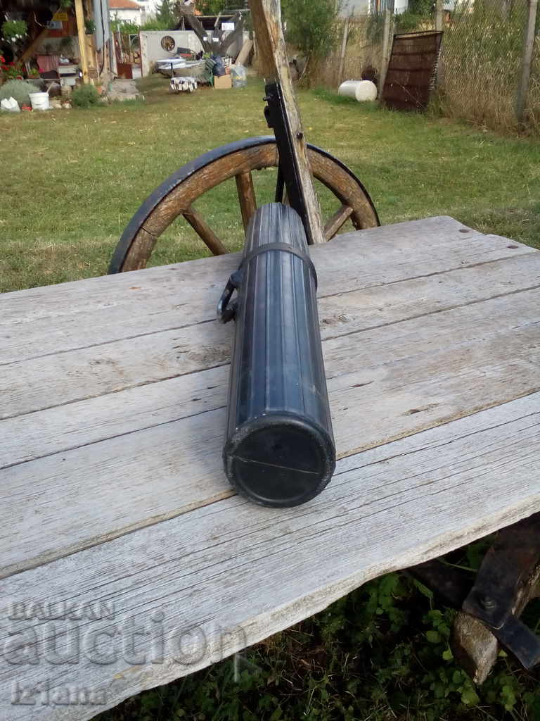 Стар калъф,тубус,туба за картини с цена 33.00 лв. | € 16.87 Стар калъф,тубус,туба за картини с цена 33.00 лв. | € 16.87