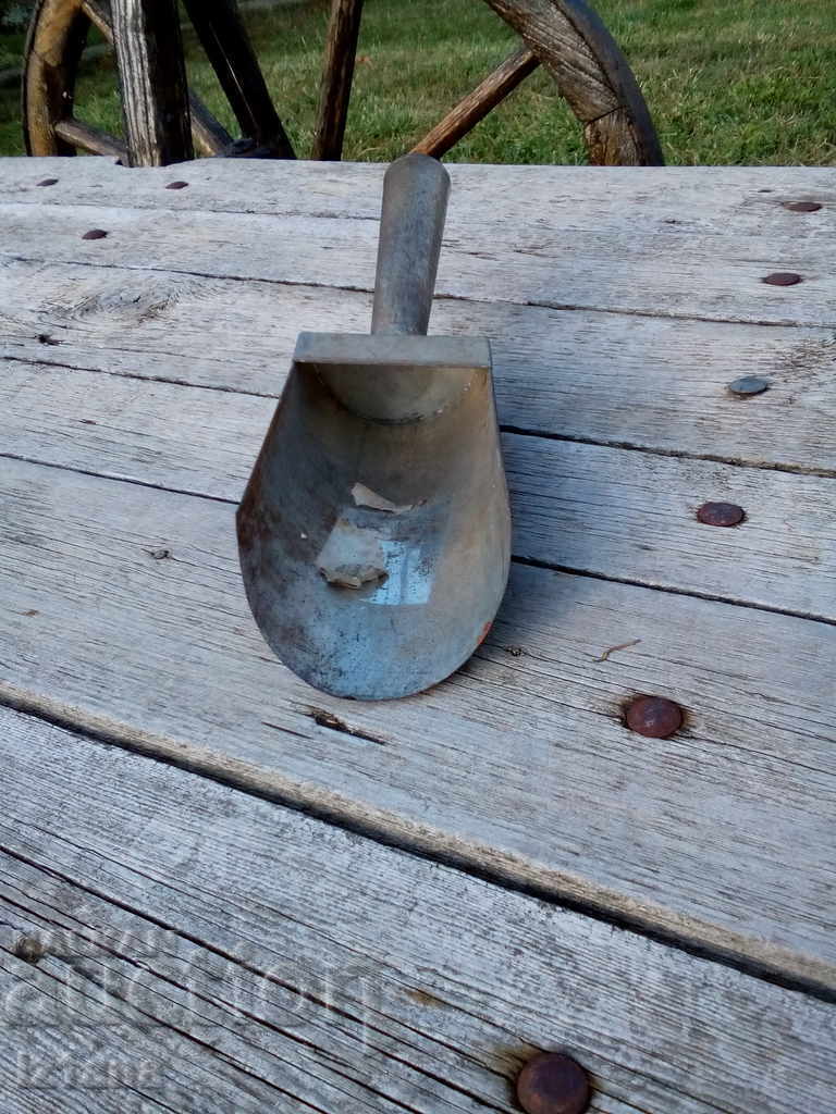 Old flour scoop with price 18.00 BGN | € 9.20 Old flour scoop with price 18.00 BGN | € 9.20