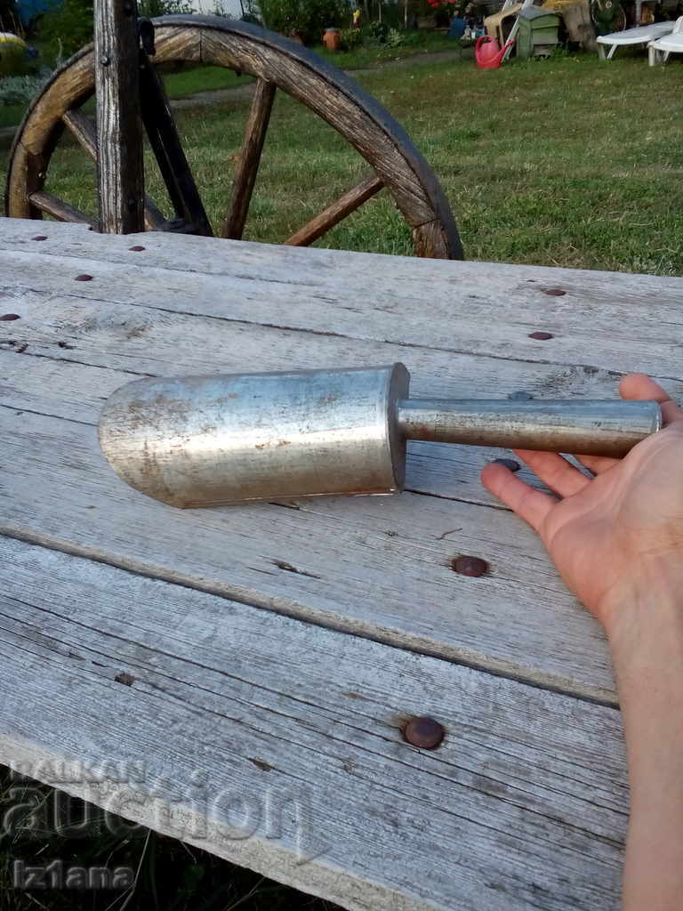 Old flour scoop - 6 Old flour scoop - 6