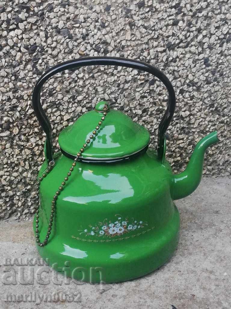 Enameled kettle with enamel