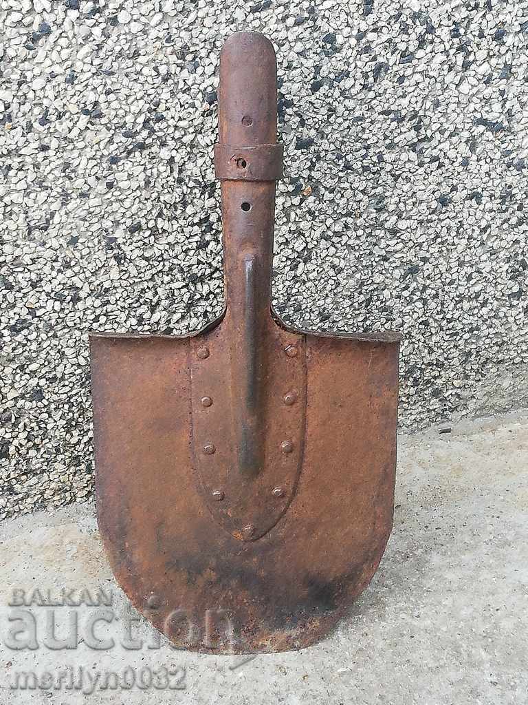 Auction  Military straight shovel, wrought iron World WW1