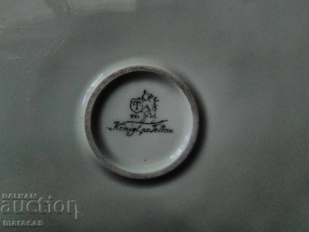 Farfurie veche de portelan cu preț 10.00 BGN | € 5.11 Farfurie veche de portelan cu preț 10.00 BGN | € 5.11