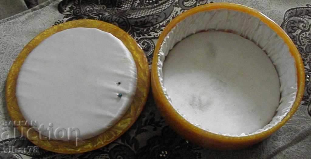 JEWELRY BOX, ARTIFICIAL AMBER with price 29.99 BGN | € 15.33