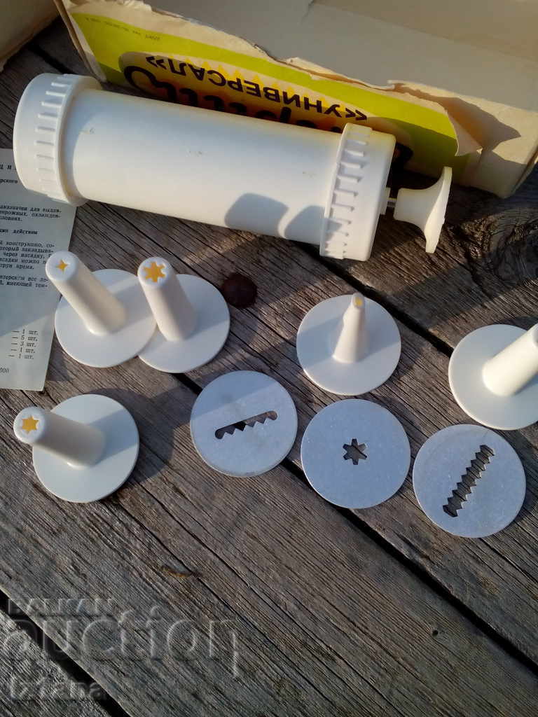 Delivery of An old pastry syringe Delivery of An old pastry syringe