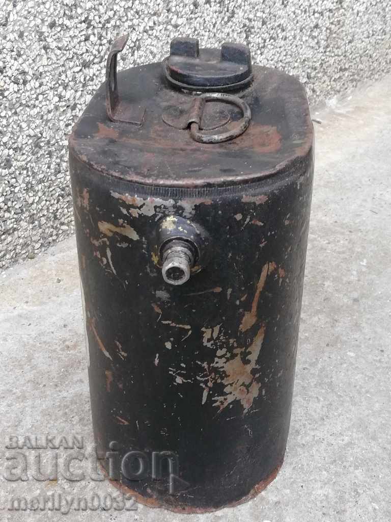 Delivery of German military oil can Delivery of German military oil can