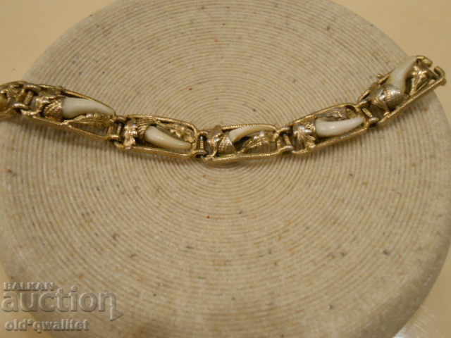 Delivery of Antique hunting BRACELET, Fox teeth (n.v.) master Delivery of Antique hunting BRACELET, Fox teeth (n.v.) master