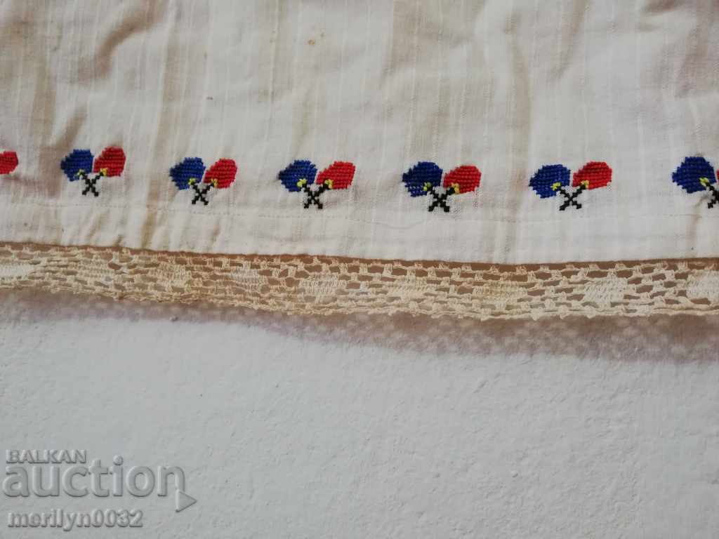Cămașă brodată poartă dantelă de broderie cu preț € 99.62 | 194.84 BGN