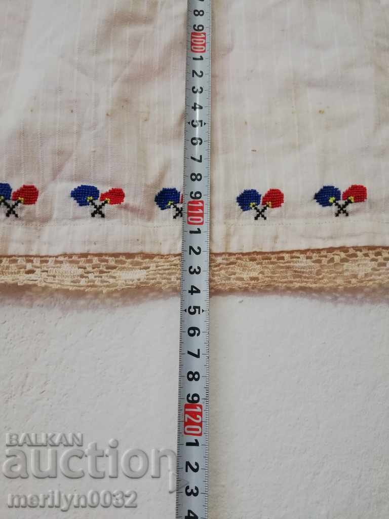 Livrarea Cămașă brodată poartă dantelă de broderie