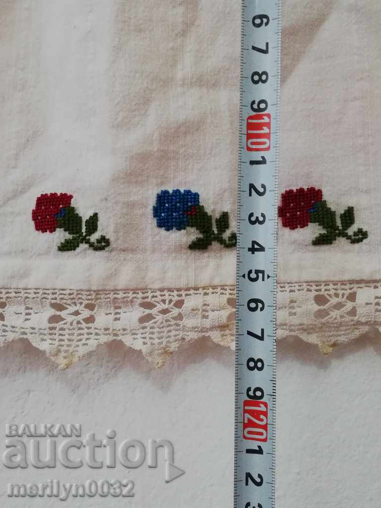 Delivery of Embroidered shirt wearing lace embroidery Delivery of Embroidered shirt wearing lace embroidery