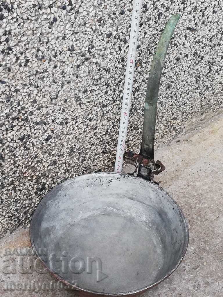 An old copper pan, a baker, a tray, a copper pot - 5 An old copper pan, a baker, a tray, a copper pot - 5