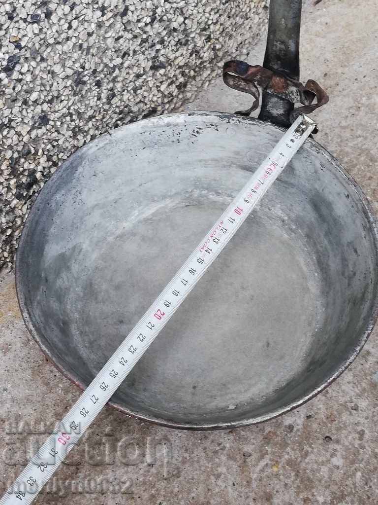 An old copper pan, a baker, a tray, a copper pot - 6 An old copper pan, a baker, a tray, a copper pot - 6