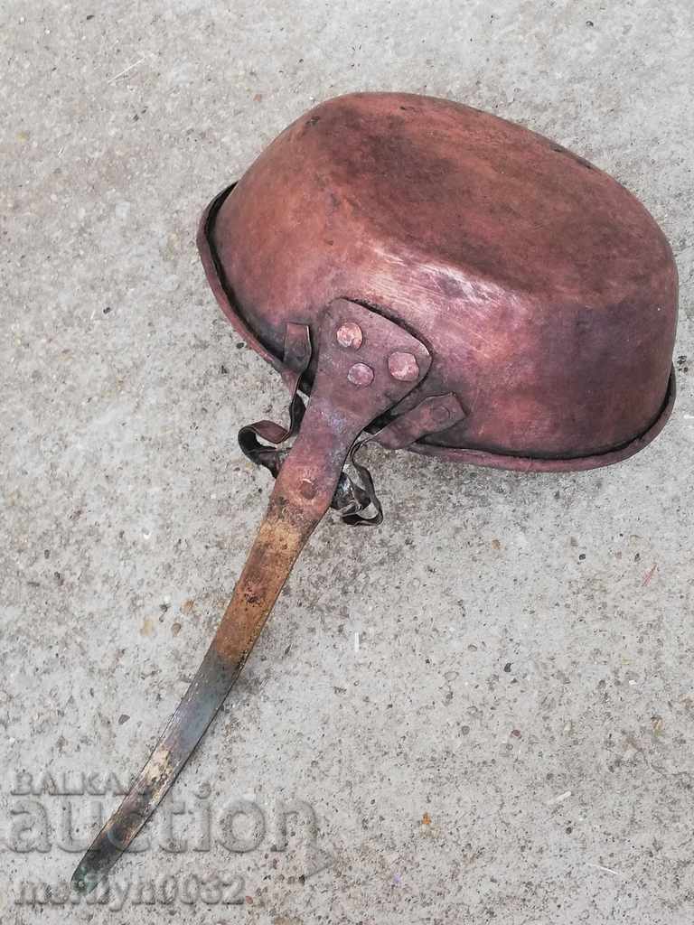 An old copper pan, a baker, a tray, a copper pot - 7 An old copper pan, a baker, a tray, a copper pot - 7