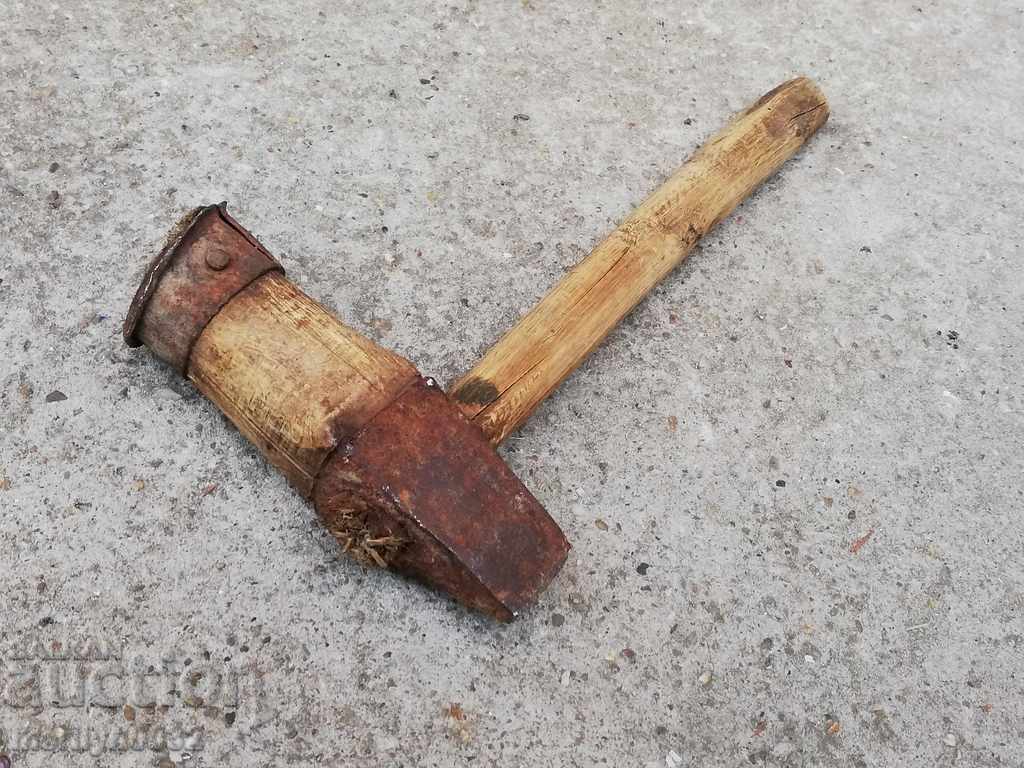 Auction Old hammer hammer, wooden, wrought iron, barrel Auction Old hammer hammer, wooden, wrought iron, barrel