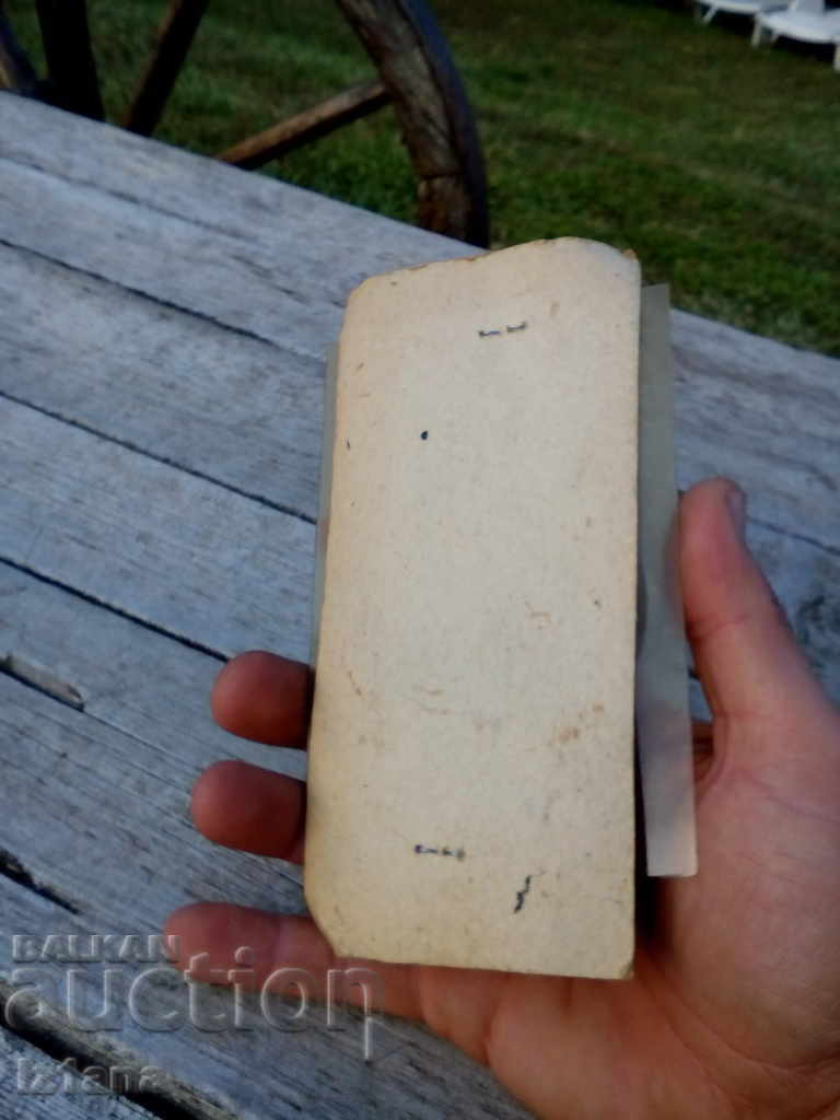 Auction  Old cast iron cooking pot