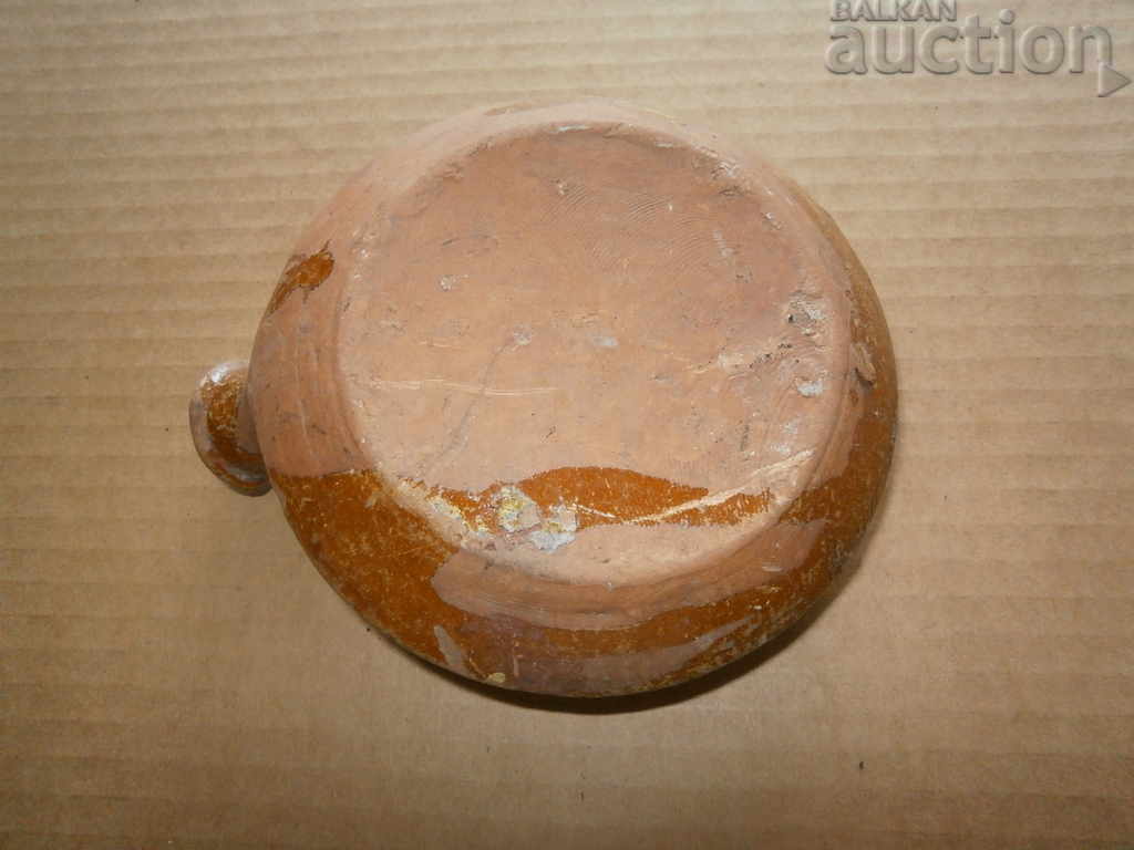 Delivery of Old clay pavour, barrel, pottery, barrel, crown Delivery of Old clay pavour, barrel, pottery, barrel, crown