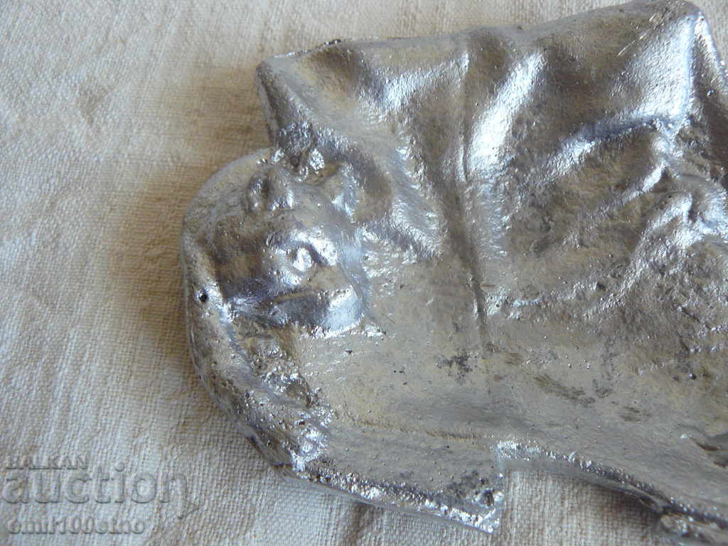 Τσόκαρα Παπούτσια και σκηνή Η γάτα κρύβεται στο ποντίκι αλουμινίου με τιμή 5.00 BGN | € 2.56