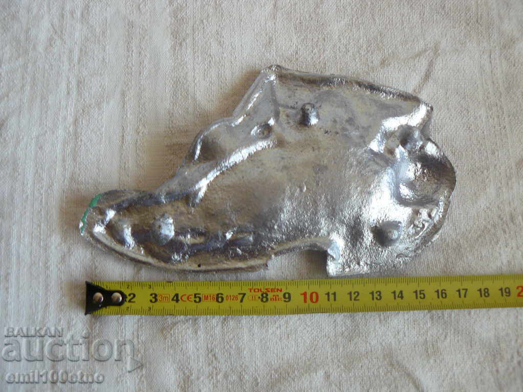 Παράδοση Τσόκαρα Παπούτσια και σκηνή Η γάτα κρύβεται στο ποντίκι αλουμινίου