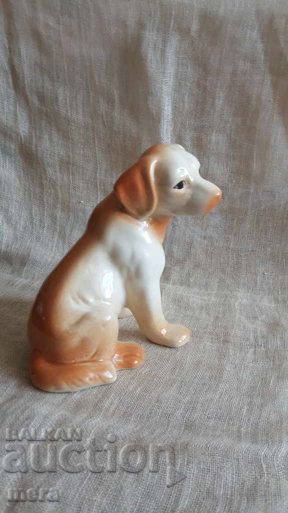Figura de câine de porțelan colectabil
