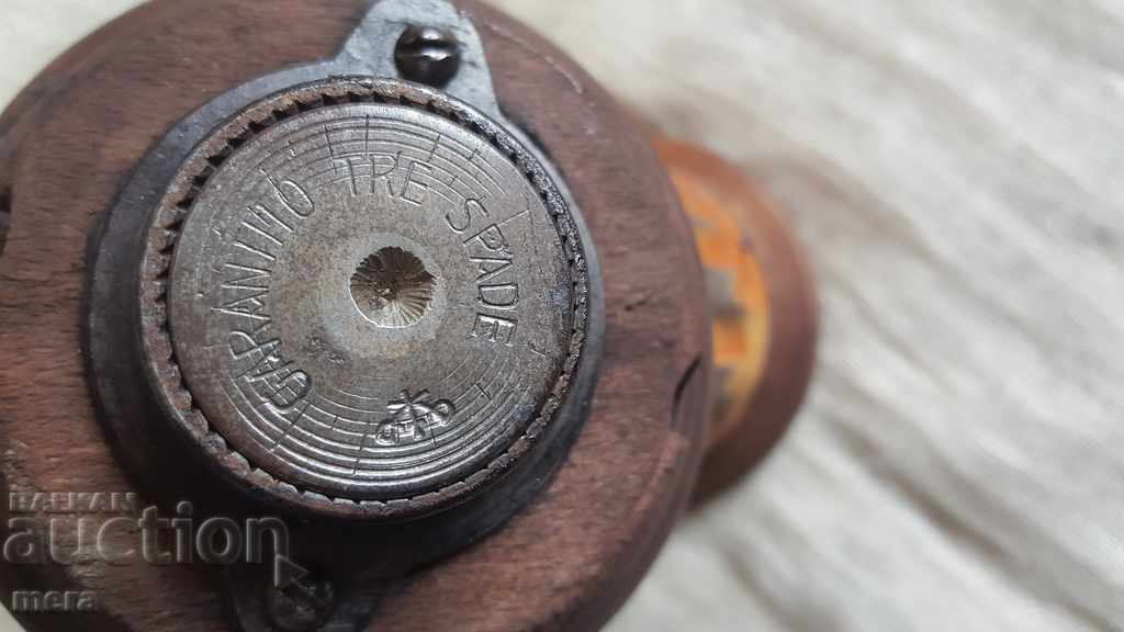 Delivery of Rare old branded coffee mill Delivery of Rare old branded coffee mill