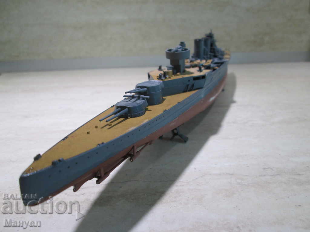 I am selling an old model warship.RRRRRRRRRRRR - 5 I am selling an old model warship.RRRRRRRRRRRR - 5