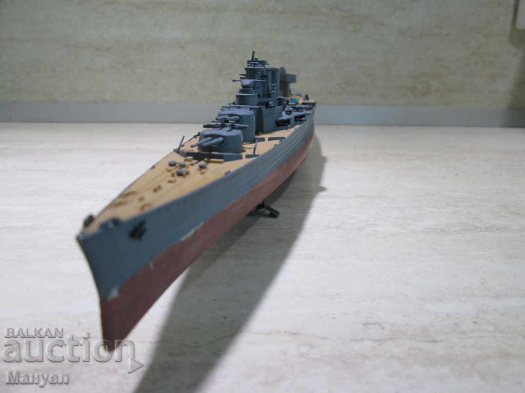 I am selling an old model warship.RRRRRRRRRRRR - 6 I am selling an old model warship.RRRRRRRRRRRR - 6
