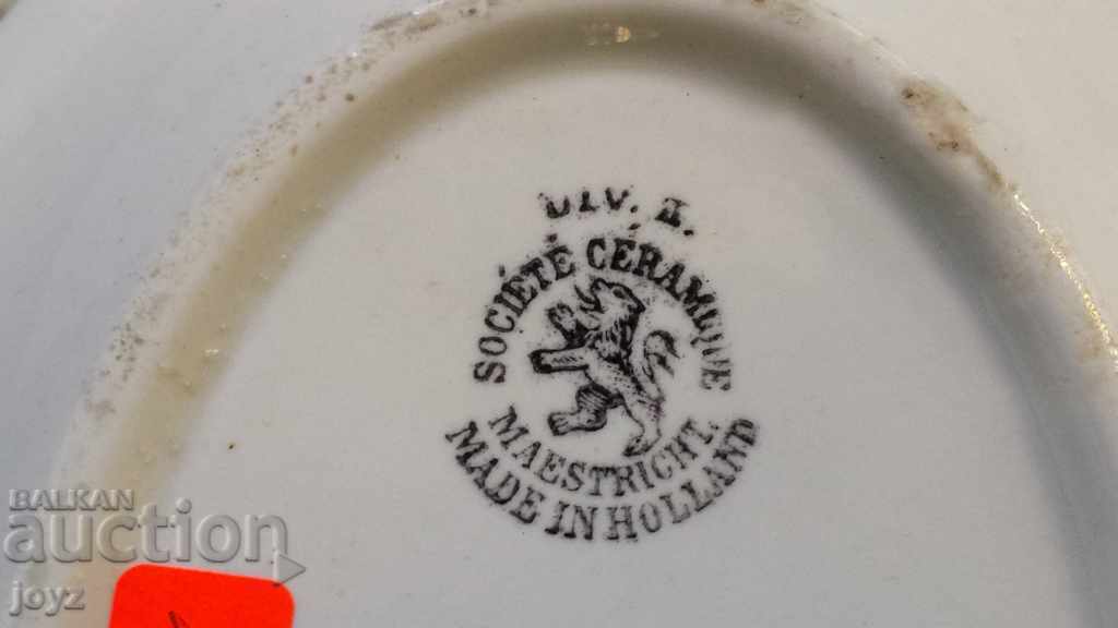 Auction 1900-1940s PORCELAIN SAUCE BOAT MAESTRICHT HOLLAND Auction 1900-1940s PORCELAIN SAUCE BOAT MAESTRICHT HOLLAND