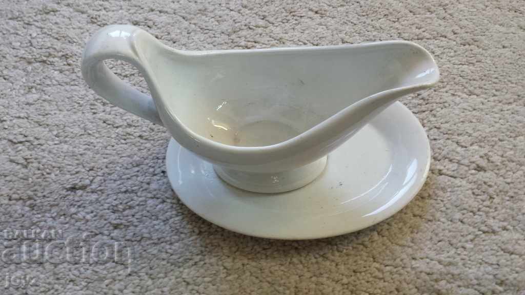 Delivery of 1900-1940s PORCELAIN SAUCE BOAT MAESTRICHT HOLLAND Delivery of 1900-1940s PORCELAIN SAUCE BOAT MAESTRICHT HOLLAND