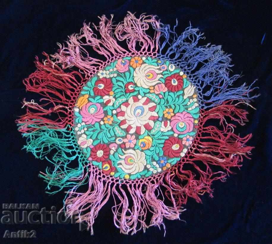 Delivery of Antique tablecloth hand embroidery 2 pieces Delivery of Antique tablecloth hand embroidery 2 pieces