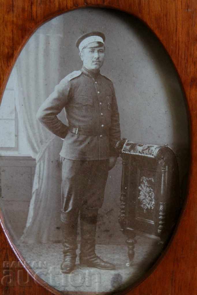 Auction . OLD PHOTO WOODEN FRAME MILITARY SOLDIER UNIFORM Auction . OLD PHOTO WOODEN FRAME MILITARY SOLDIER UNIFORM