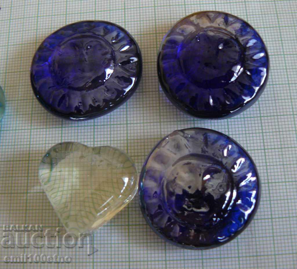 Auction Small glass figurines 9 pieces Auction Small glass figurines 9 pieces