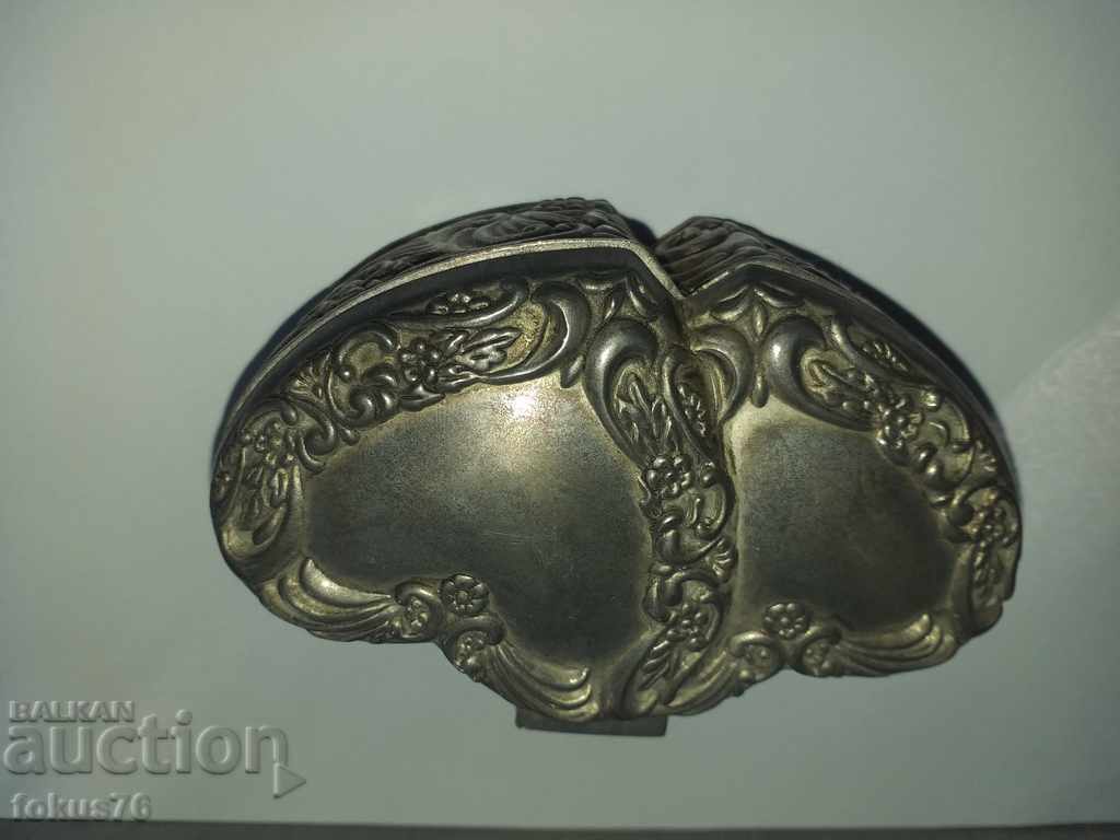 ANTIQUE METAL BOX with price 35.00 BGN | € 17.90 ANTIQUE METAL BOX with price 35.00 BGN | € 17.90