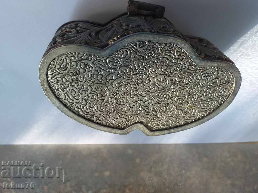 ANTIQUE METAL BOX - 5 ANTIQUE METAL BOX - 5