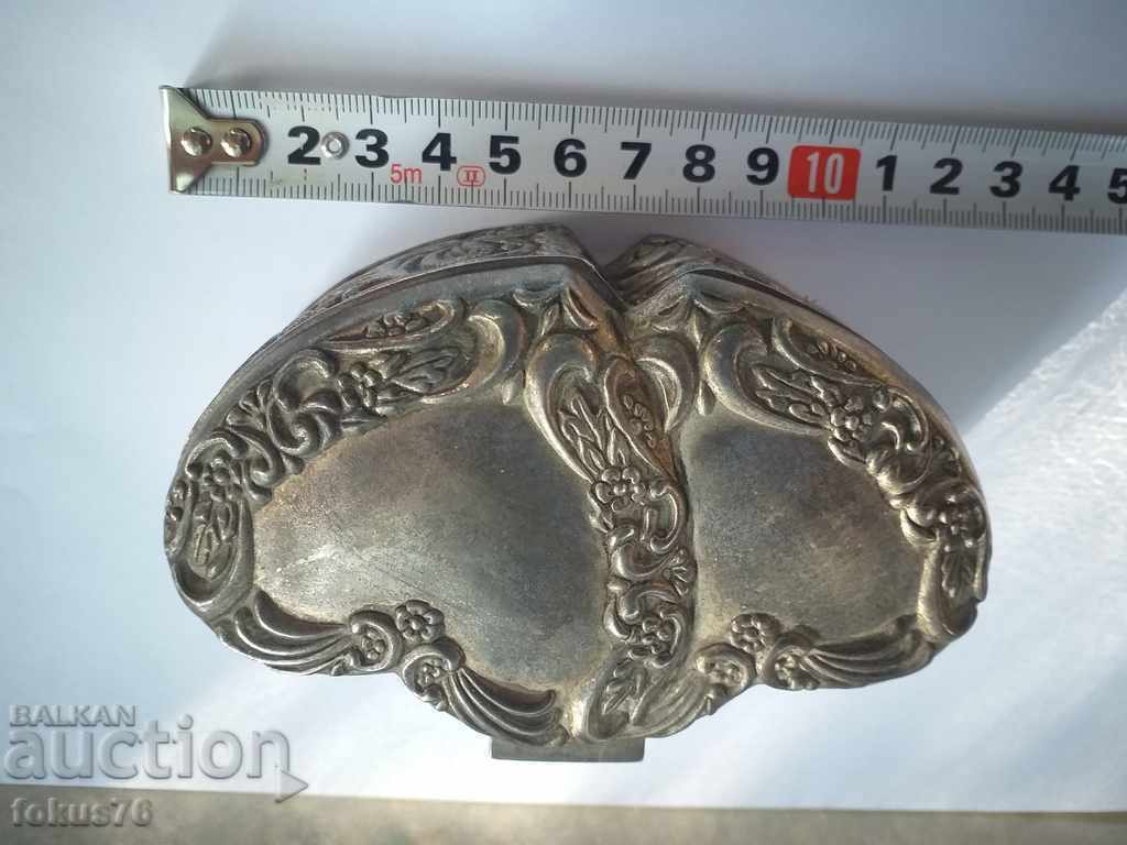 ANTIQUE METAL BOX - 6 ANTIQUE METAL BOX - 6