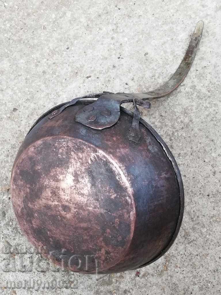 An old copper pan, a baker, a tray, a copper pot with price 99.00 BGN | € 50.62 An old copper pan, a baker, a tray, a copper pot with price 99.00 BGN | € 50.62