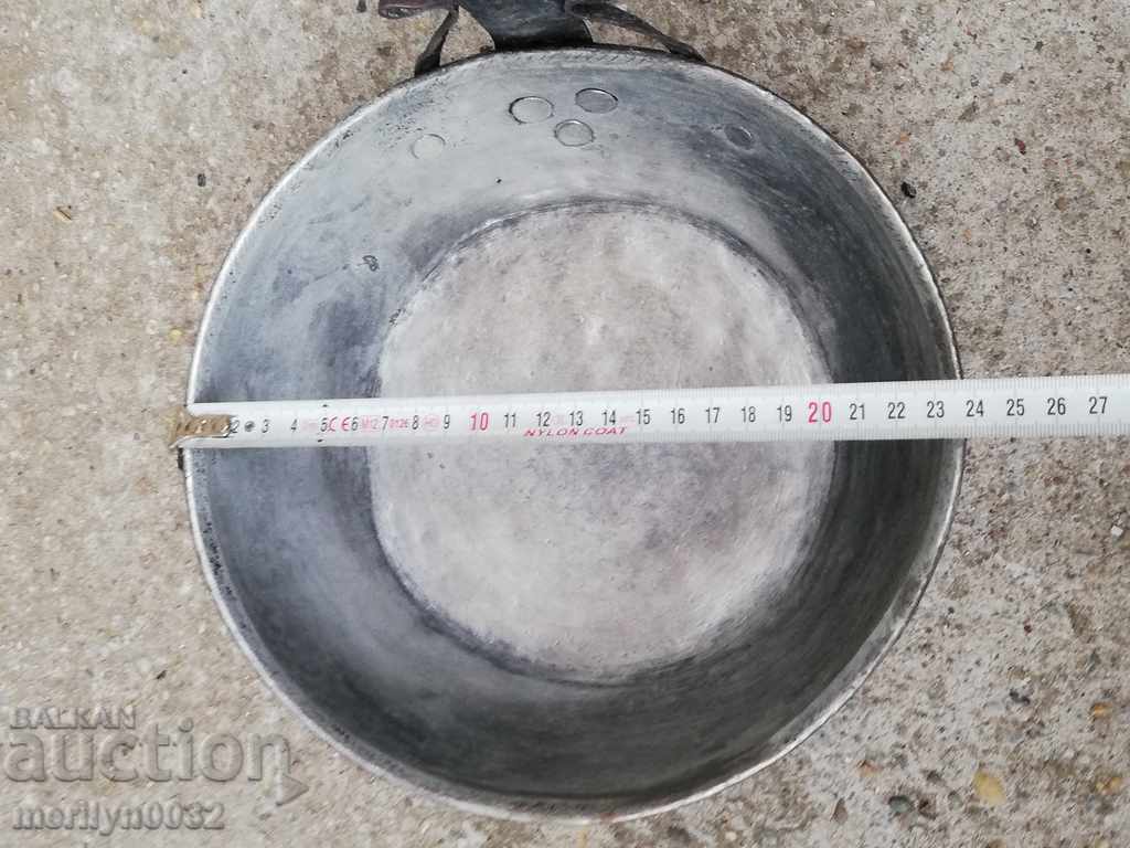 Delivery of An old copper pan, a baker, a tray, a copper pot Delivery of An old copper pan, a baker, a tray, a copper pot