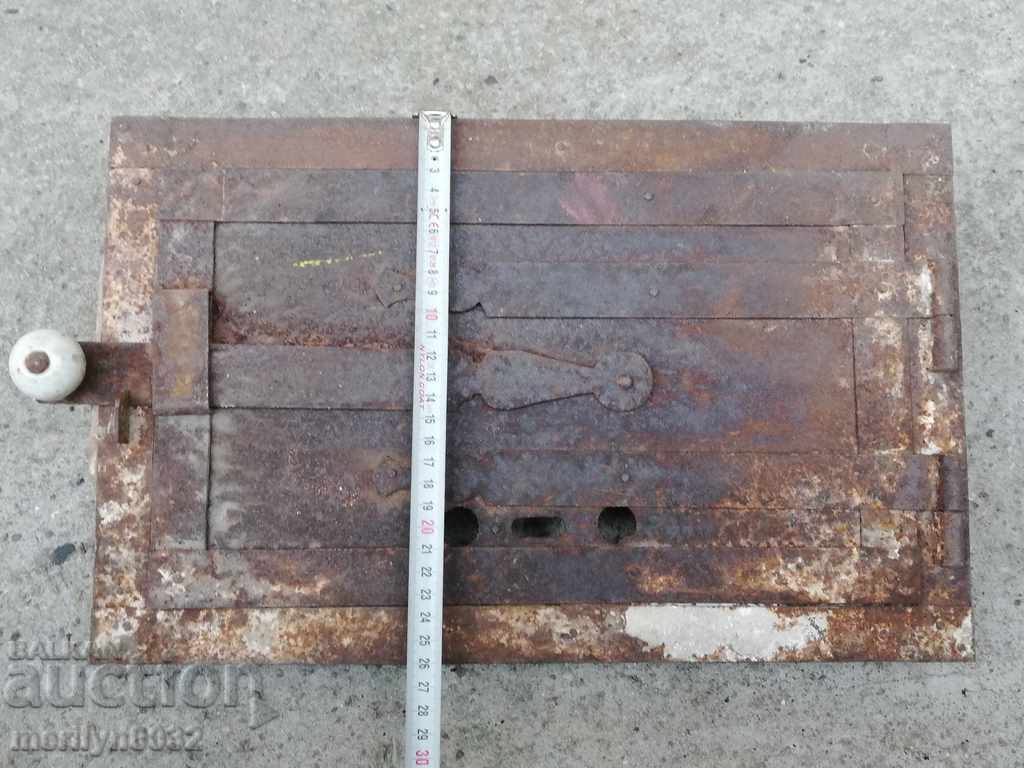 Detail door of an old stove jamal lid fireplace - 7 Detail door of an old stove jamal lid fireplace - 7