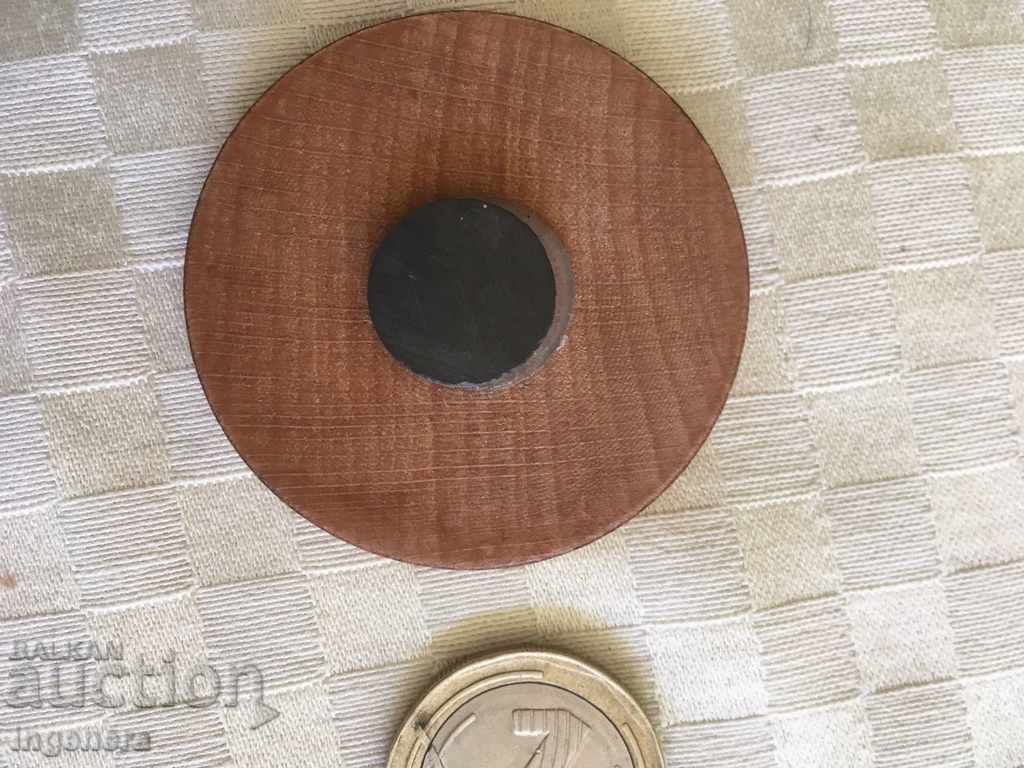 Auction  WOOD BASED FRIDGE MAGNET