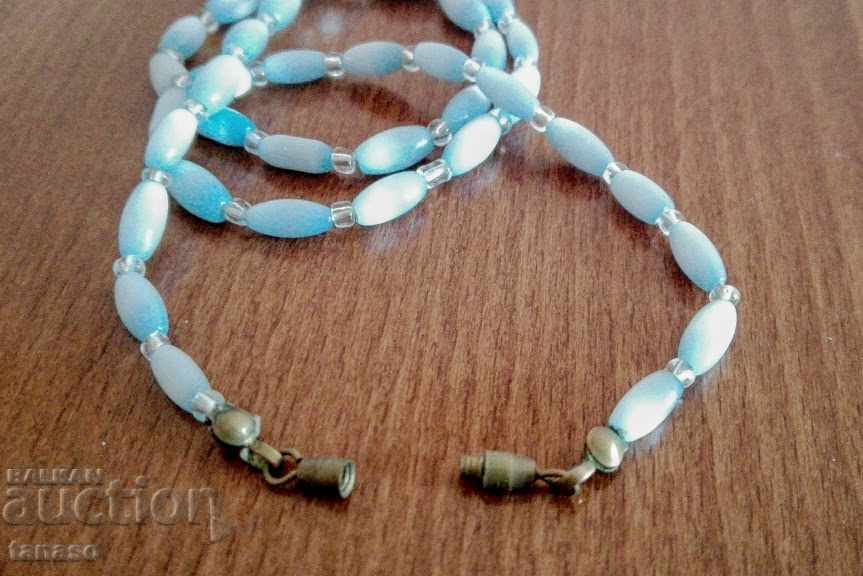 Delivery of Old necklace, mother-of-pearl Delivery of Old necklace, mother-of-pearl