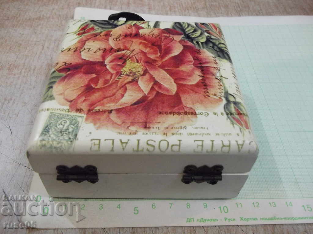 Auction  Box white white with colored applique and mirror