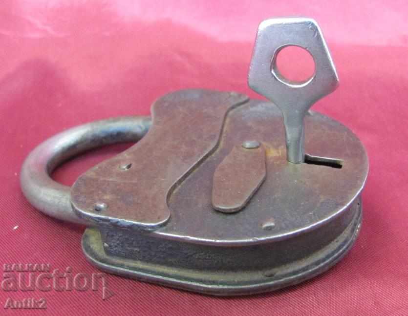 Delivery of 19th Century Massive Iron Door Lock, Porta