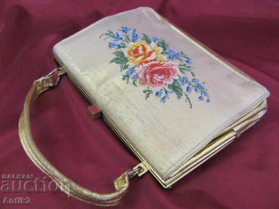 30-те Антикварна Дамска Чанта с цена 90.00 лв. | € 46.02 30-те Антикварна Дамска Чанта с цена 90.00 лв. | € 46.02