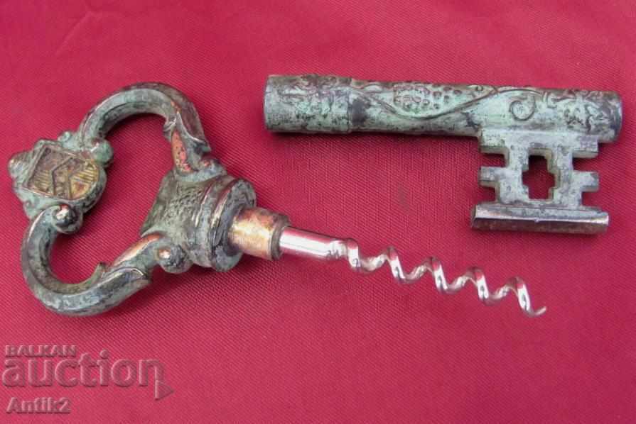 Стар Метален Тирбушон в формата на ключ