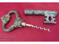 Turnbuckle metalic vechi în formă de cheie