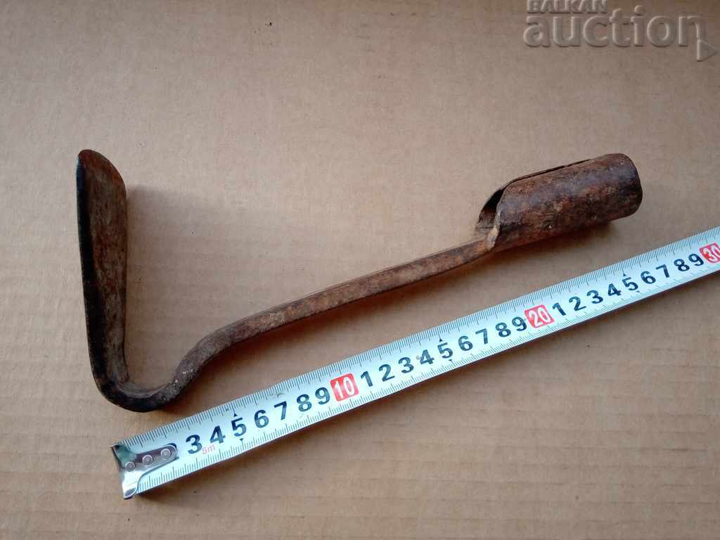 Delivery of primitive chapa hoe agricultural tool wrought iron