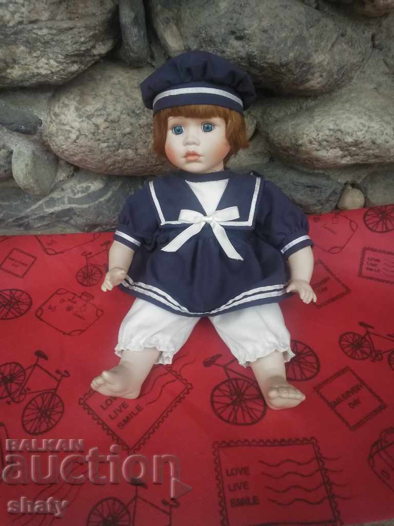 Колекционерска порцеланова кукла